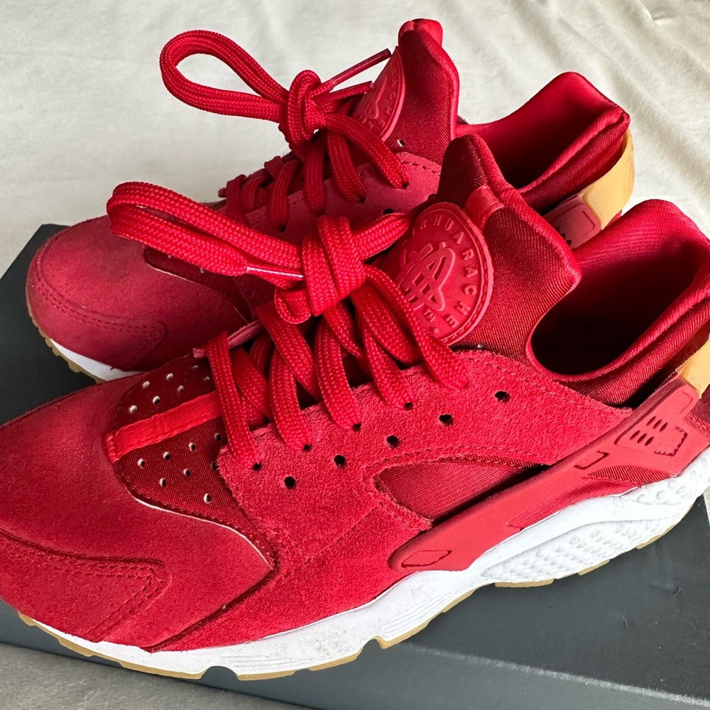 Red Nike huarache sneakers size 7 US